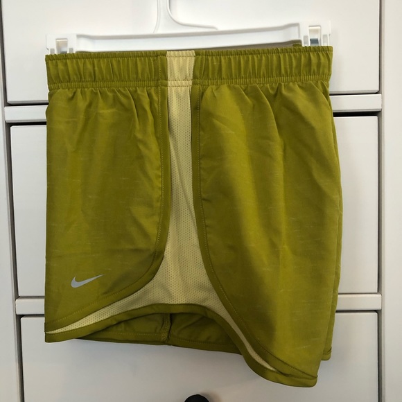 Women’s Nike Tempo Shorts - S - NEW WITH TAGS - Picture 2 of 6